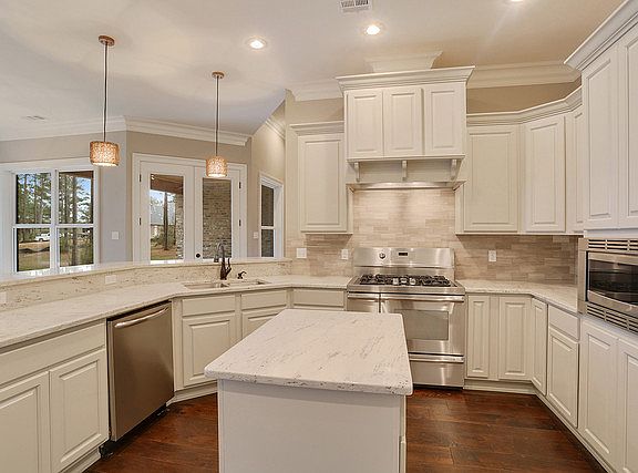 4th image of 625 Northwoods Dr