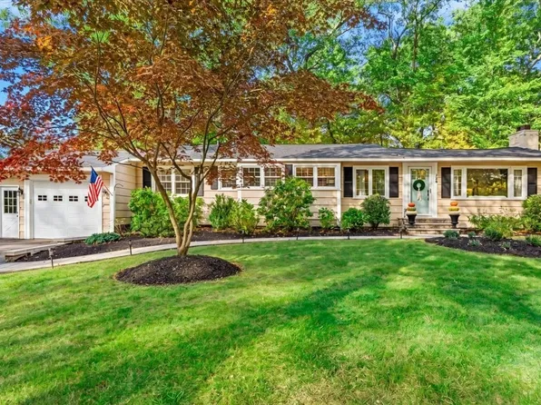 268 Colonel Hunt Dr, Abington, MA 02351