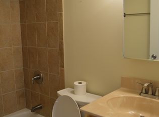 8 Crescent Dr APT 5, Andover, MA 01810