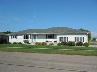 1402 Westbrook Dr, Juniata, NE 68955