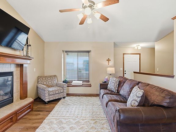 5th image of 1224 E Ridgeview Ct