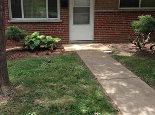 9754 Greenbush Pl, Saint Louis, MO 63114