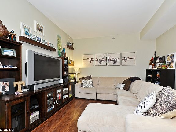 2nd image of 1841 S Calumet Ave APT T1