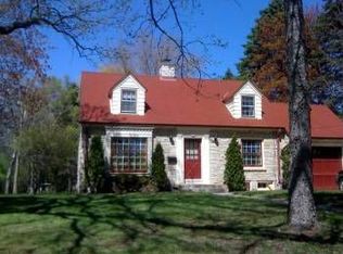 338 Riverview Dr, Thiensville, WI 53092
