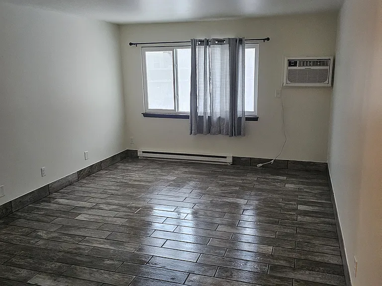 8835 N Swan Rd #6 — Photo 16