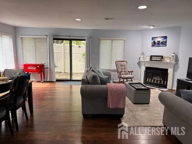 2 bed, 2.5 bath, 1486 sqft, $3,200 — Photo 3