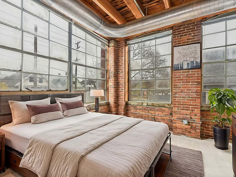 SoHo Lofts — Photo 15