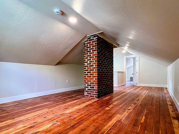 5th image of 643 E Kent Ave
