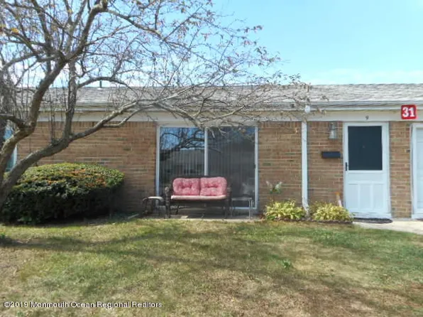 9 River Ln, Lakewood, NJ 08724