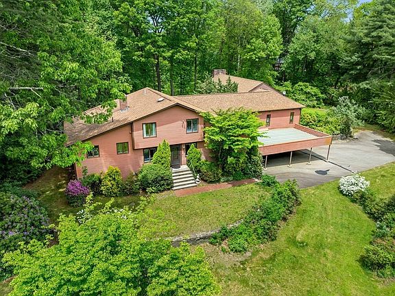 3rd image of 29 Pine Ridge Rd