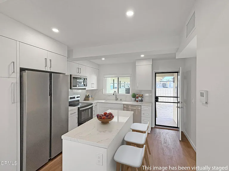 61 Redwood Ave — Photo 16