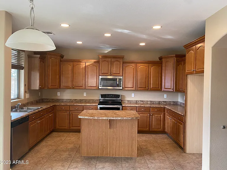 18045 W Carol Ave — Photo 3