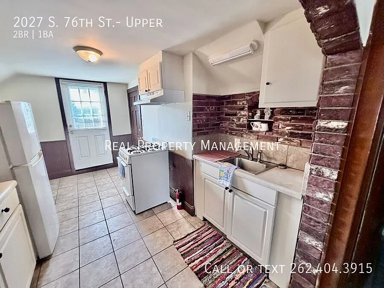 2027 S 76th St — Photo 2