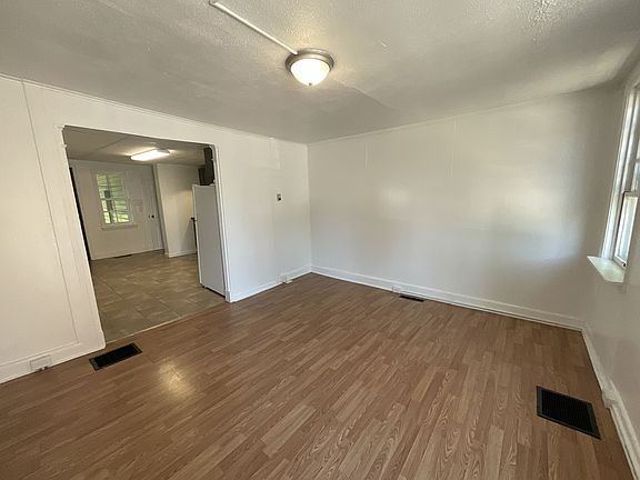 2nd image of 330 W King St