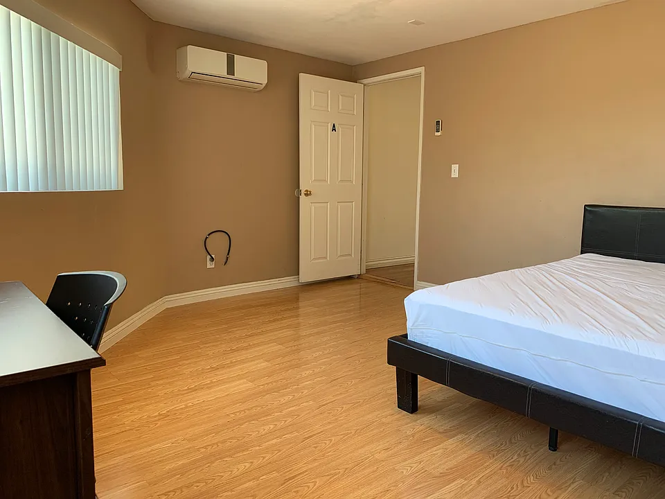 2307 S Lynn Ct