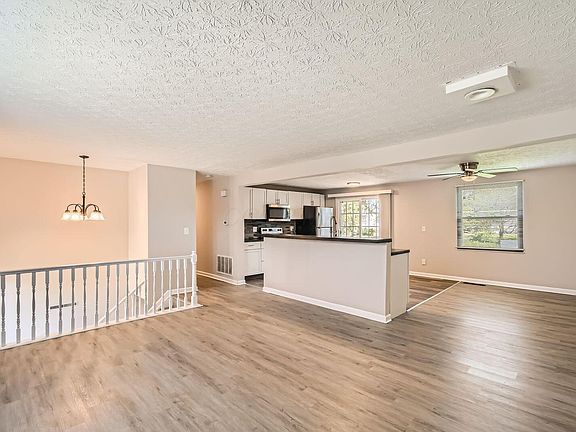 4th image of 8790 Crestwater Dr