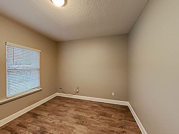 5th image of 421 Rivercliff Trl