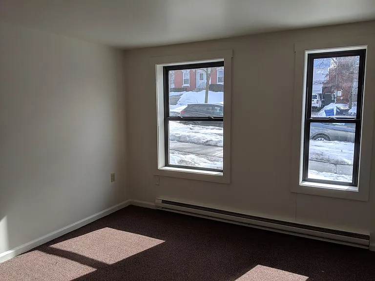 348 College St — Photo 93