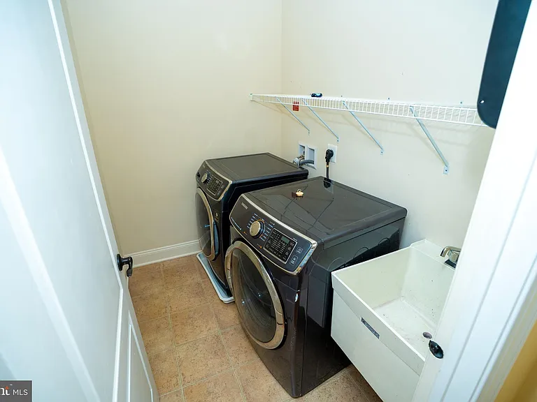 22535 Willington Sq — Photo 38
