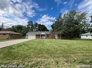 19090 Middlesex Ave, Southfield, MI 48076
