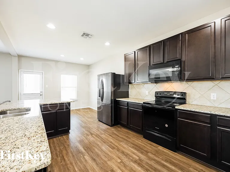 7426 Coral Bells Ct — Photo 5