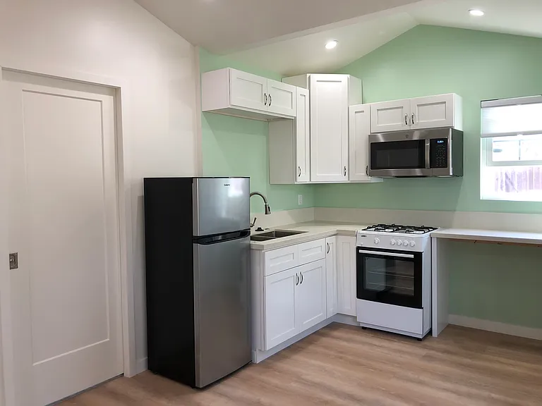 1429 Gillespie St — Photo 21
