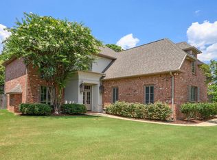 692 Lake Crest Dr, Hoover, AL 35226