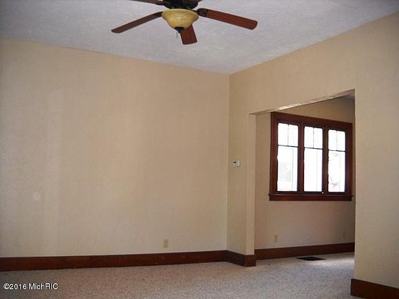 3rd image of 34 Caledonia St NE