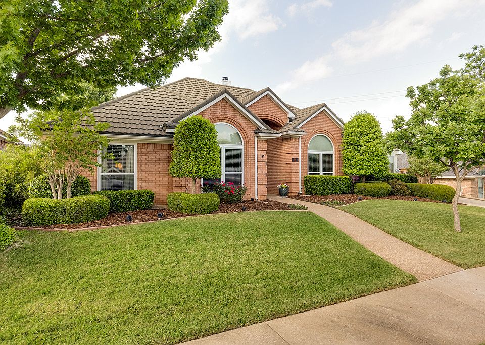 1st image of 736 Evergreen Dr