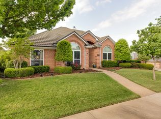 736 Evergreen Dr, Hurst, TX 76054