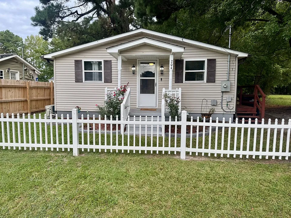 204 Pinewood Ave