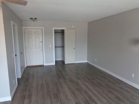 3rd image of 409 16th St APT 2