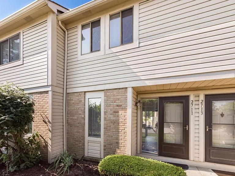 Stone Lake Dr — Photo 4