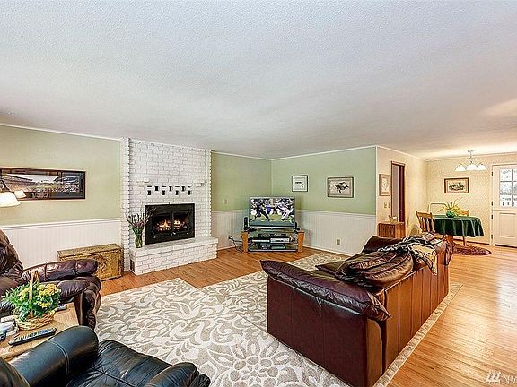 4th image of 3108 244th Ave NE