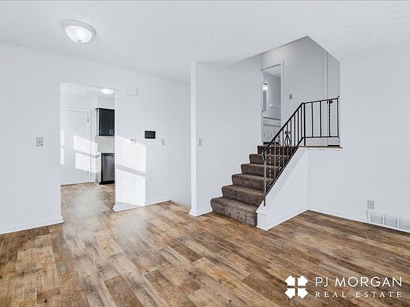 4th image of 3030-3032 Menke Cir #3030