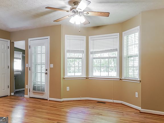 3rd image of 50 Winterville Dr