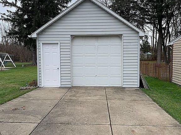 4th image of 836 Ohio Ave