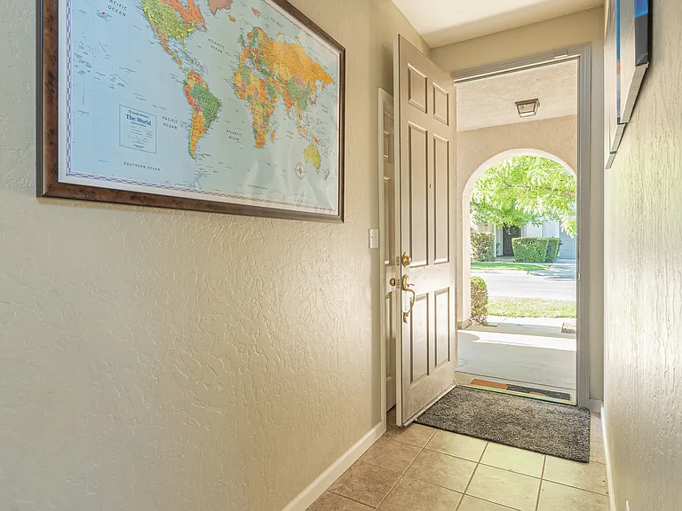 1739 W Castoro Way — Photo 11