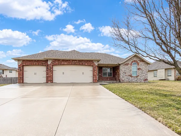 5704 S Vicksburg Battle Ct, Battlefield, MO 65619