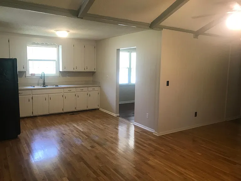 2110 Arrow Ct — Photo 4
