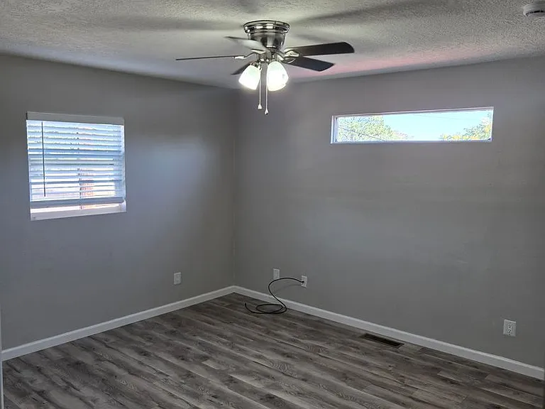 411 Manzano St NE #A — Photo 16