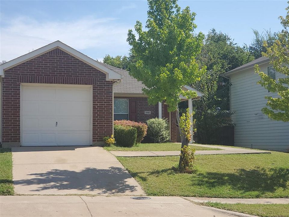 1st image of 1941 Courtside Dr