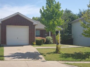 1941 Courtside Dr, Grand Prairie, TX 75051