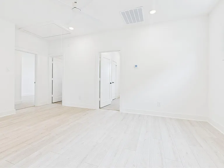 9609 Valeca Dr — Photo 16