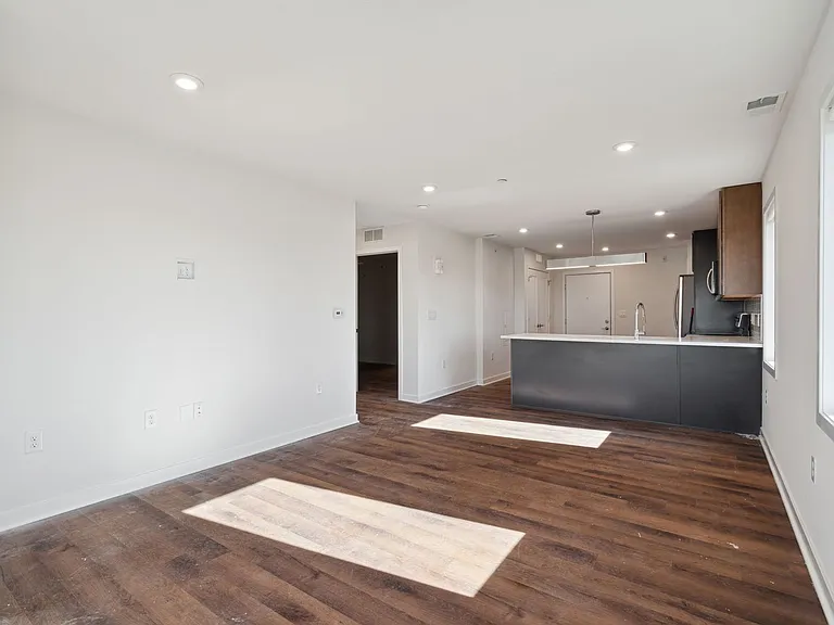 Graduate Pointe — Photo 170