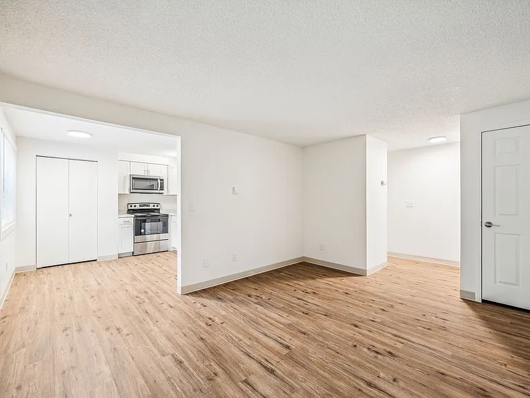 The 1800 Place Apartments — Photo 32