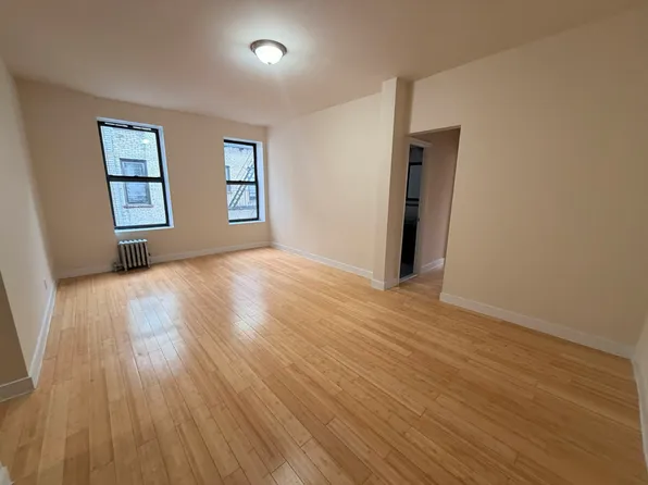 118-80 Metropolitan Avenue image 7 of 16