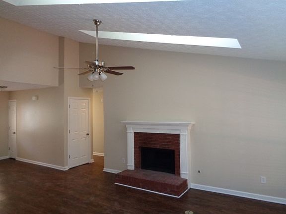 4th image of 70 Paris Dr