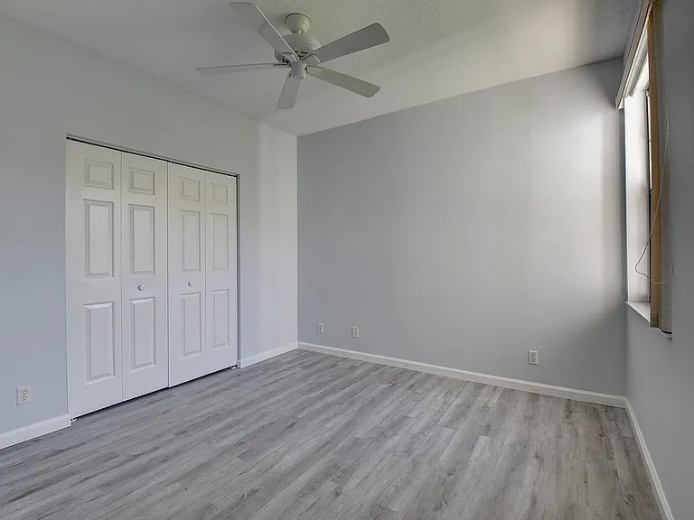 10201 Lexington Lakes Blvd N — Photo 4