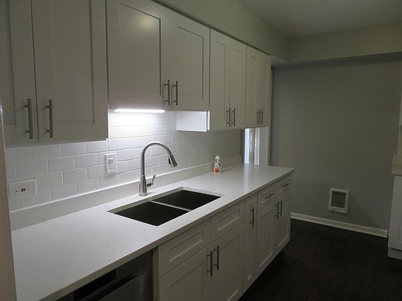 3rd image of 1950 Cherry Ln APT 217